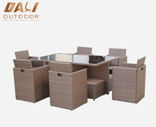 Bonne qualité usine en aluminium en osier mobilier d'extérieur PE rotin jardin Table à manger et chaises ensemble pour une utilisation en terrasse